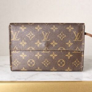 Louis Vuitton Pochette Passport Trifold Wallet